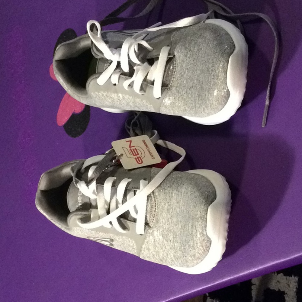 Sneakers - Picture 2 of 7